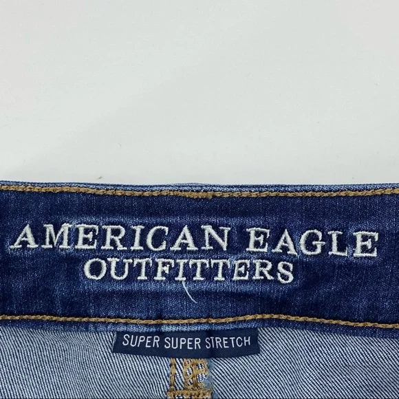 AEO Midi Super Super Stretch Denim X Cafe Cut Off Raw Hem Low Rise Shorts Size 4 - Picture 3 of 5